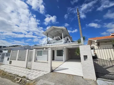 Casa com 3 Quartos para venda ou aluguel, 174m² no São Sebastião, Palhoça