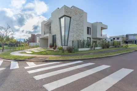 Casa de Condomínio com 4 Quartos para venda ou aluguel, 295m² no Jardim Carvalho, Ponta Grossa