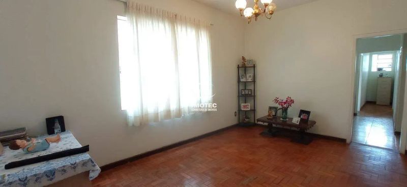 Casa com 3 quartos — Santo Antônio, Belo Horizonte