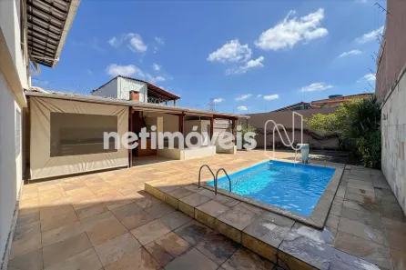 Casa com 4 Quartos à venda, 247m² no Serrano, Belo Horizonte