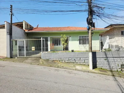 Casa com 3 Quartos para alugar, 108m² no Barreiros, São José