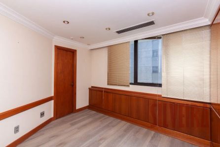 Sala Comercial à venda, 46m² no Três Figueiras, Porto Alegre