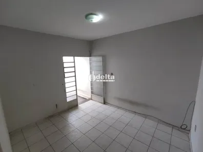Casa com 2 Quartos para alugar, 56m² no Nossa Senhora Aparecida, Uberlândia