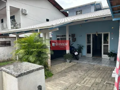 Casa com 4 Quartos à venda, 204m² no Armação, Penha