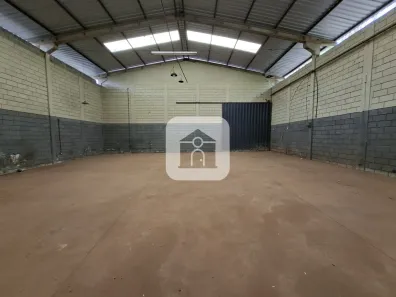Galpão/Depósito/Armazém com 1 Quarto para alugar, 550m² no Distrito Industrial, Uberlândia