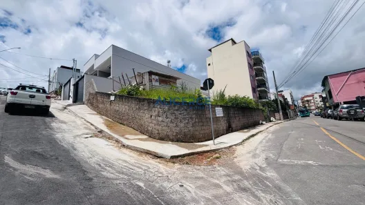 Lote/Terreno à venda, 350m² no São Pedro, Juiz de Fora