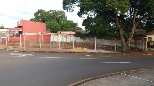 Lote/Terreno à venda, 365m² no Califórnia, Londrina