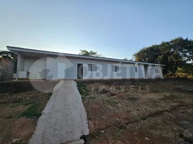 Casa com 3 Quartos para alugar, 250m² no Mansões Aeroporto, Uberlândia