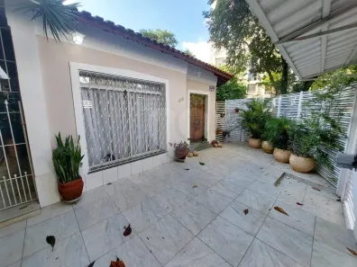 Casa com 3 Quartos para alugar, 300m² no Água Branca, São Paulo