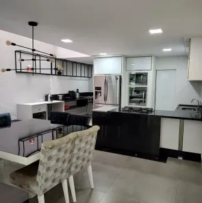 Casa de Condomínio com 4 Quartos à venda, 300m² no Parque Maria Helena, São Paulo