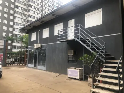 Galpão/Depósito/Armazém à venda, 900m² no São João, Porto Alegre