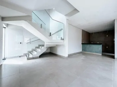 Casa com 3 Quartos à venda, 130m² no Novo Mundo, Uberlândia