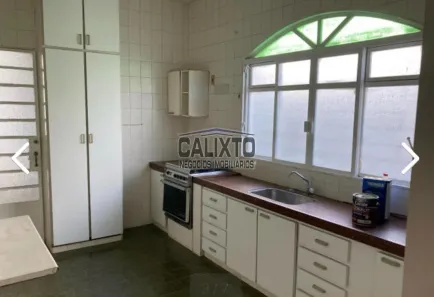 Casa com 3 Quartos à venda, 204m² no Nossa Senhora Aparecida, Uberlândia