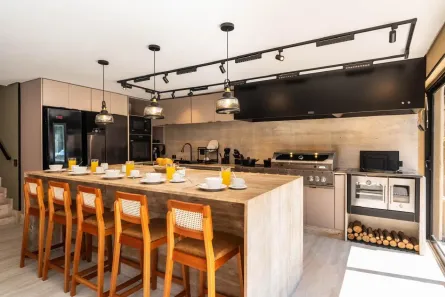 Sobrado com 4 Quartos para venda ou aluguel, 330m² no Jardim Guedala, São Paulo
