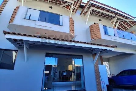 Sobrado com 5 Quartos à venda, 248m² no Centro, Peruíbe
