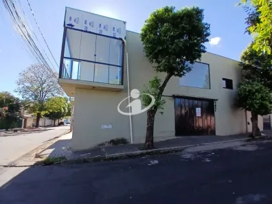 Prédio Comercial para alugar, 400m² no Saraiva, Uberlândia