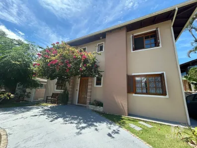 Casa de Condomínio com 4 Quartos à venda, 240m² no Sambaqui, Florianópolis
