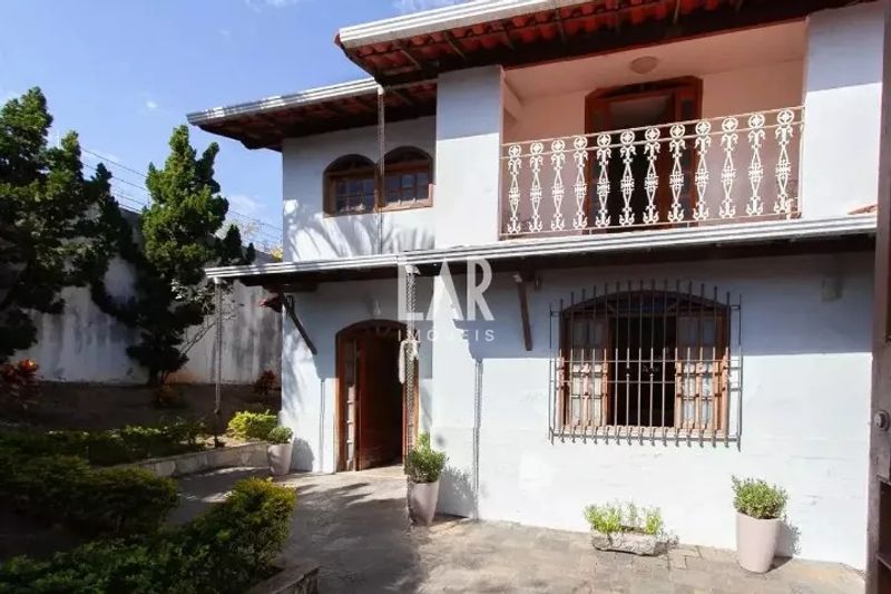 Casa com 4 quartos — Itapoã, Belo Horizonte