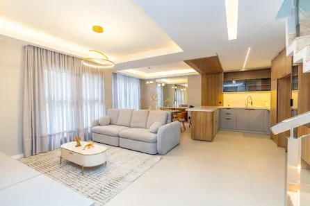 Casa de Condomínio com 3 Quartos para alugar, 141m² no Santa Felicidade, Curitiba