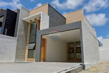 Casa com 3 Quartos à venda, 243m² no Engenheiro Luciano Cavalcante, Fortaleza