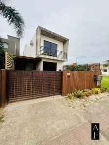 Sobrado com 2 Quartos à venda, 143m² no Areias da Palhocinha, Garopaba