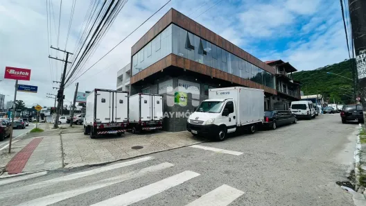 Prédio Comercial à venda, 900m² no Fazendinha, Itajaí