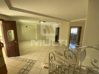 Casa com 4 Quartos para alugar, 220m² no Tabajaras, Uberlândia