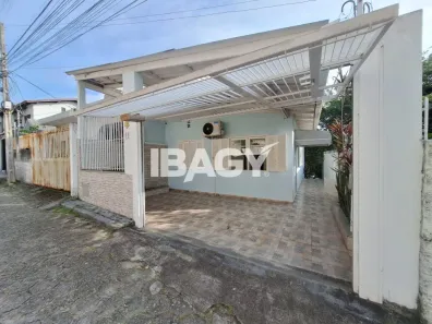 Casa com 1 Quarto para alugar, 50m² no Agronômica, Florianópolis