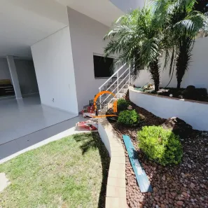 Casa com 3 Quartos para alugar, 270m² no Parque Arco Iris, Atibaia