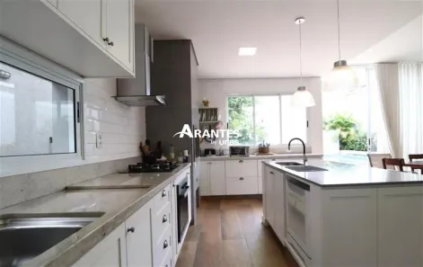 Sobrado com 4 Quartos à venda, 322m² no Jardim Colina, Uberlândia
