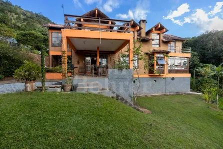 Fazenda/Sítio com 4 Quartos à venda, 380m² no Amparo, Nova Friburgo