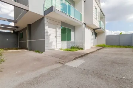 Sobrado com 4 Quartos à venda, 146m² no Cajuru, Curitiba