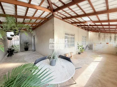 Casa com 2 Quartos para alugar, 200m² no Sapucaias III, Contagem