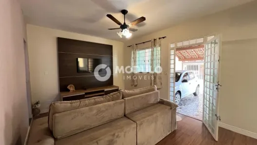 Casa com 3 Quartos à venda, 163m² no Santa Mônica, Uberlândia