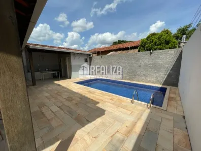 Casa com 4 Quartos à venda, 235m² no Conjunto Treze de Maio, Uberaba