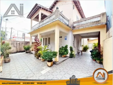 Casa com 5 Quartos à venda, 330m² no Fátima, Fortaleza