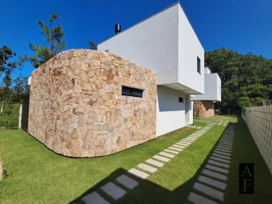 Casa de Condomínio com 3 Quartos à venda, 210m² no Praia da Barra, Garopaba