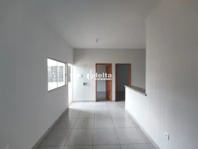 Casa com 3 Quartos para alugar, 50m² no Martins, Uberlândia