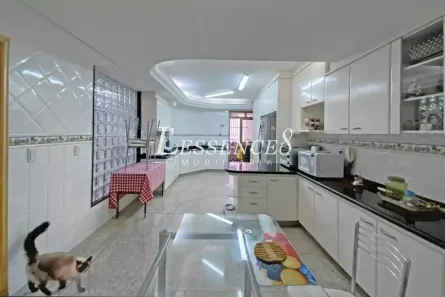 Sobrado com 4 Quartos à venda, 308m² no Setor Bueno, Goiânia