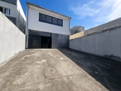 Galpão/Depósito/Armazém para alugar, 170m² no Jardim Satélite, São José dos Campos