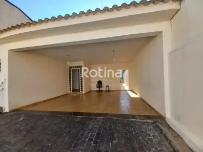 Casa com 3 Quartos para alugar, 200m² no Santa Mônica, Uberlândia