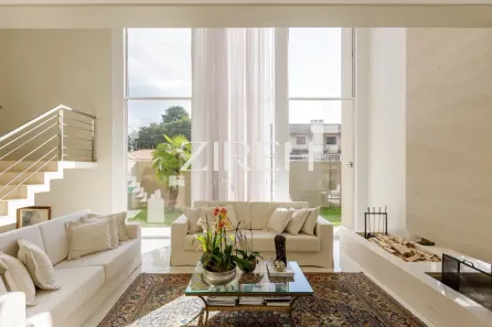 Casa com 4 Quartos à venda, 590m² no Butiatuvinha, Curitiba