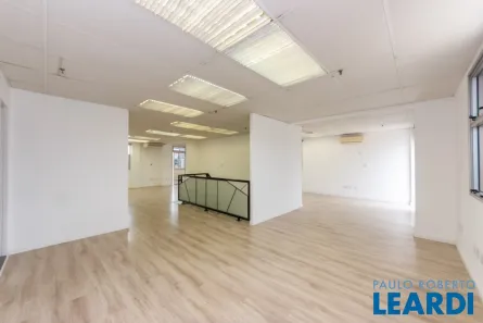 Sala Comercial para alugar, 222m² no Indianópolis, São Paulo