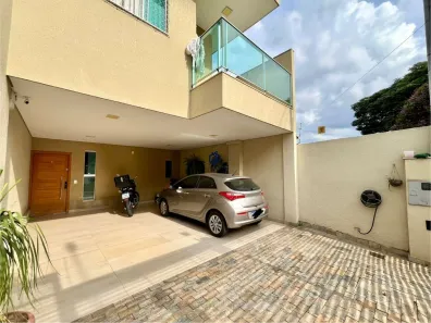Casa com 3 Quartos à venda, 256m² no Parque Xangri-Lá, Contagem