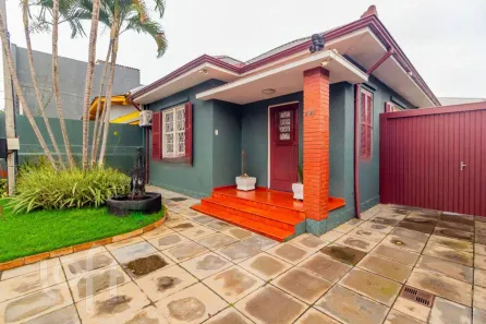 Casa com 3 Quartos à venda, 150m² no Santa Maria Goretti, Porto Alegre