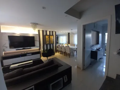 Sobrado com 3 Quartos à venda, 129m² no Orleans, Curitiba