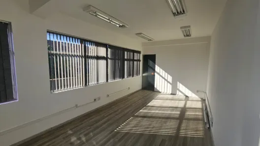 Sala Comercial para alugar, 60m² no Navegantes, Porto Alegre