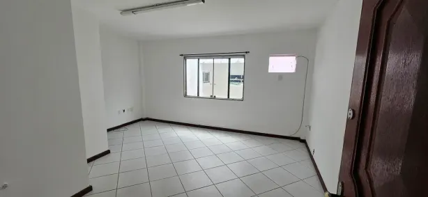 Sala Comercial para alugar, 20m² no Centro, Macaé