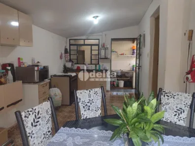 Casa com 2 Quartos à venda, 300m² no Lídice, Uberlândia