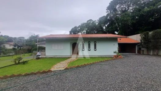 Casa com 3 Quartos para alugar, 164m² no Atiradores, Joinville